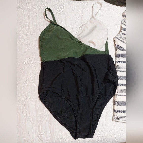 Lot of 4 Swim Tops - Kona Sol, Tommy Bahama, Merona, Mossimo Women's Swim Bundle - Picture 3 of 10